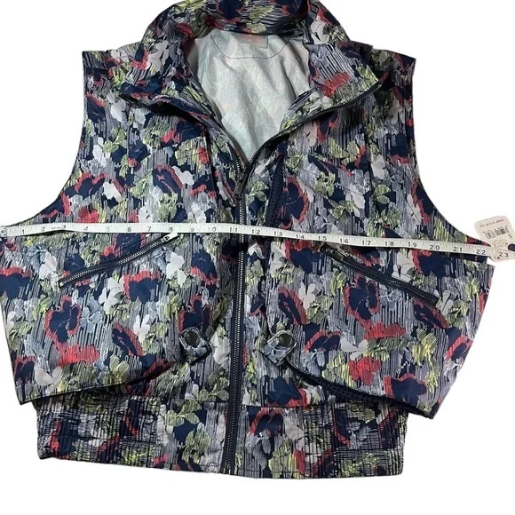 FP Movement by Free People Hooded Vest and Shorts Outfit, Size Small - Picture 10 of 15